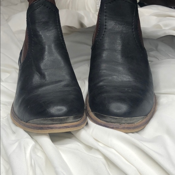 BARETRAPS Boots-Like New! - Picture 2 of 7